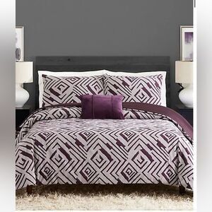 Ayesha Curry

Abstract Geo 3-Piece Duvet Cover Set